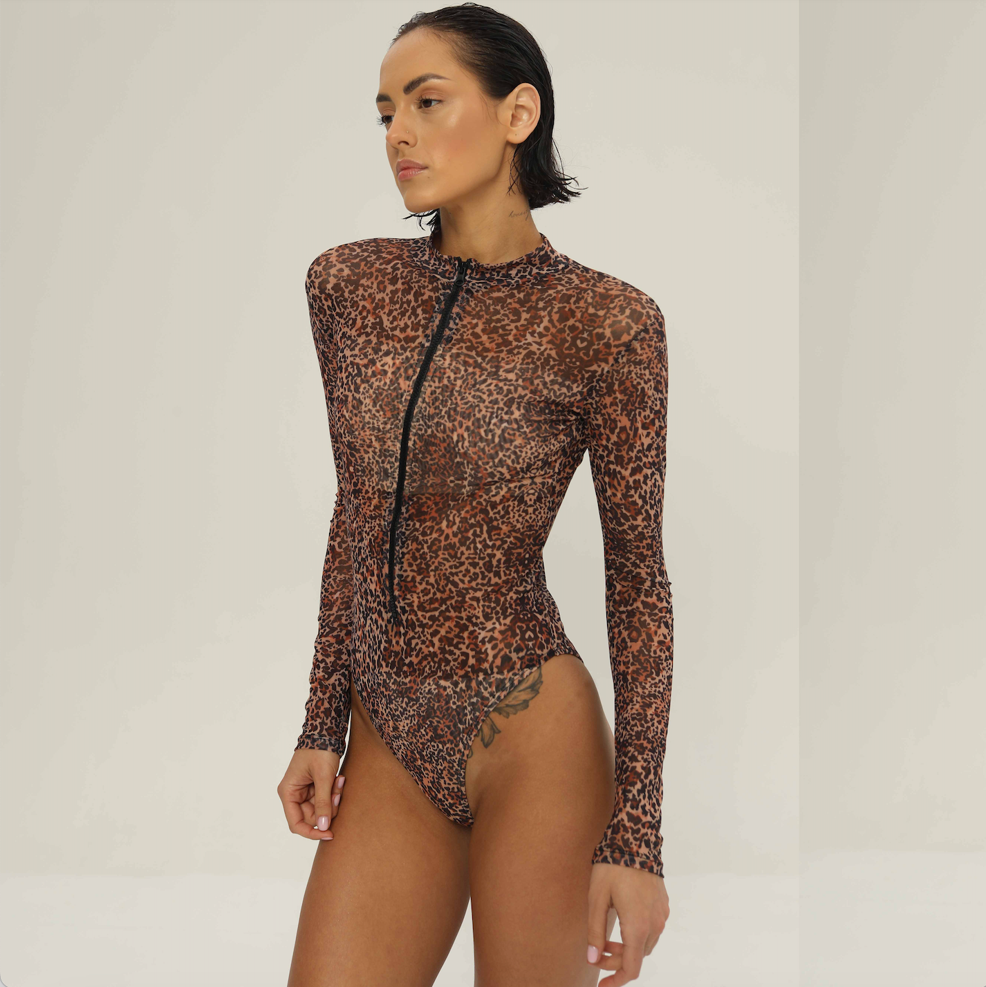 Minimiert Bräunungslinien: Bräunungsfreundlicher Body – Halb-Zip Stehkragen Leo-Animal-Print Badeanzug für Damen – Langärmliger Mesh-Überwurf Damen Strandbekleidung